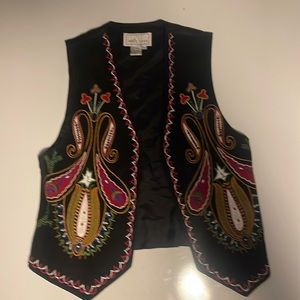 Vintage women’s Erez Levy leather embroidered small women’s black vest